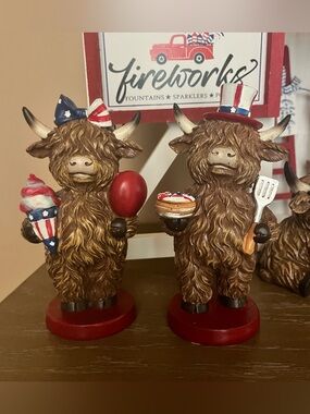 Patriotic Highland Cow Figurine Duo - Red, White & Blue